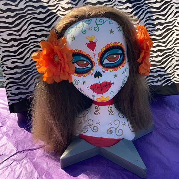 VINTAGE LA MUERTE BRATZ DOLL HEAD AND STAND - Picture 1 of 11